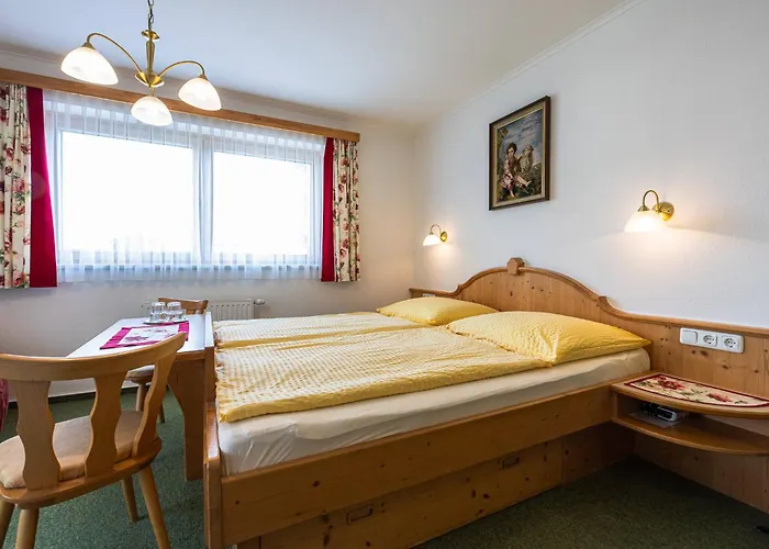 Gaestehaus Bleiweis-zehentner Bed and breakfast Zell am See